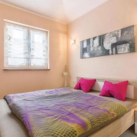 Four-bedroom Holiday In Peroj