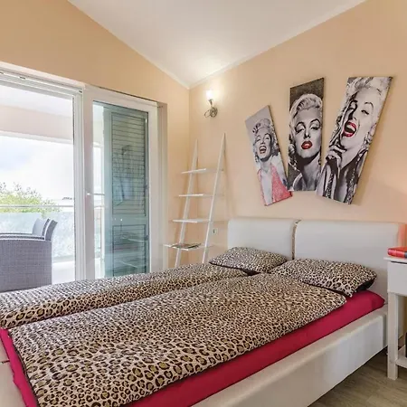 Four-bedroom Holiday In * Peroj