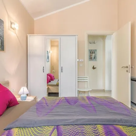 Four-bedroom Holiday In Peroj