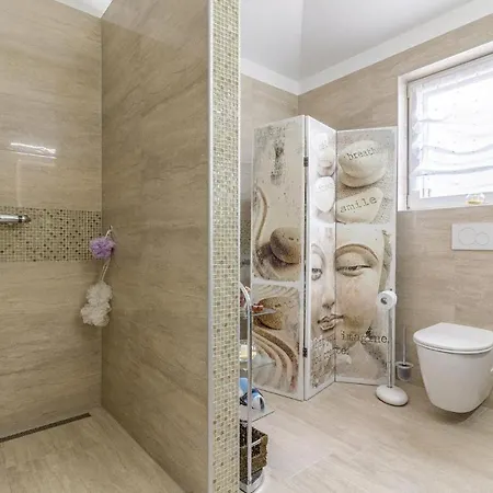Four-bedroom Holiday In بيروغ