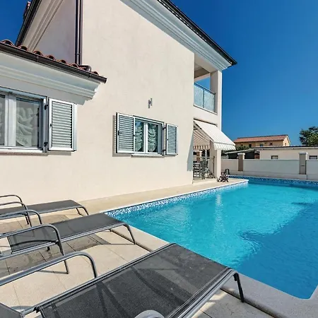 Four-bedroom Holiday In بيت للعطل بيروغ