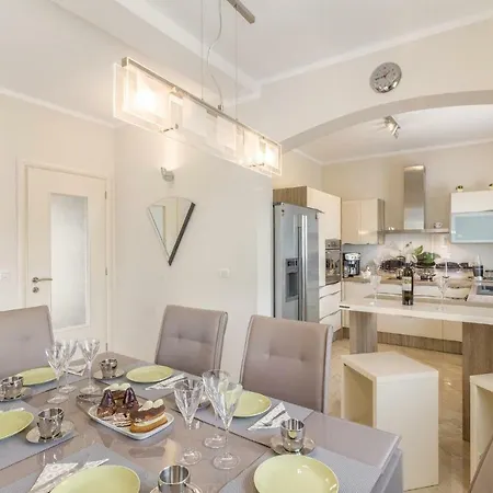 Four-bedroom Holiday In بيروغ